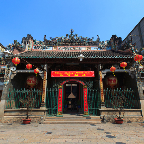Discover the temples of Cholon